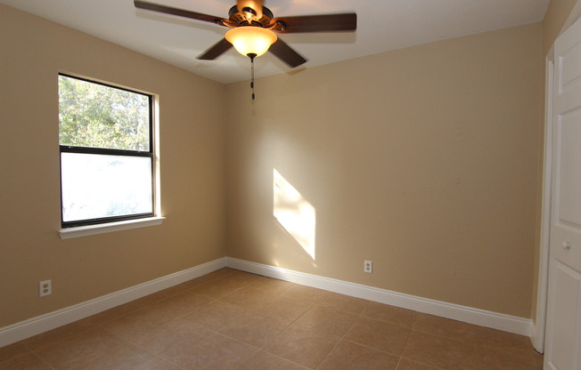 2 beds, 1 bath, $1,300