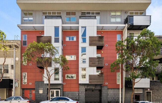 Modern Condo in the Heart of the City's Lower Pacific Heights Neighborhood