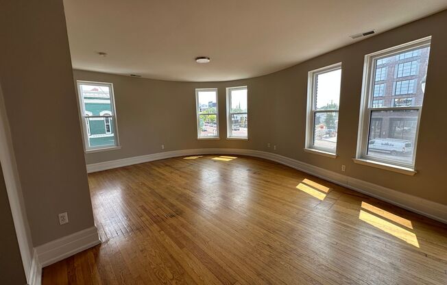 2 beds, 1 bath, 1,100 sqft, $1,949, Unit 2011A