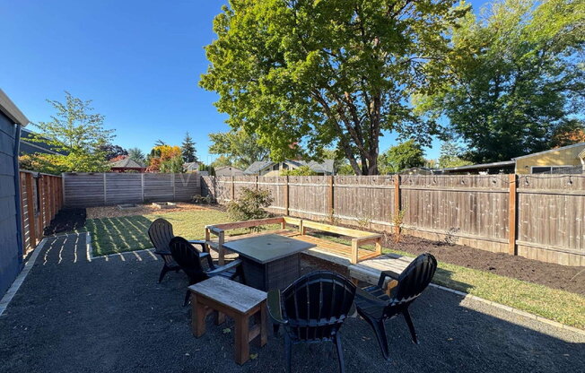 2 beds, 1 bath, 904 sqft, $2,190