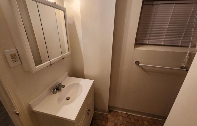 1 bed, 1 bath, 663 sqft, $1,500, Unit D-K1