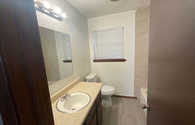 3 beds, 1 bath, $950