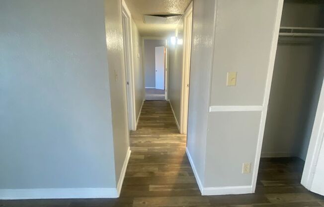 2 beds, 1 bath, 900 sqft, $1,051, Unit 09H