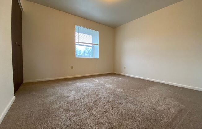 2 beds, 1 bath, $1,175, Unit 703