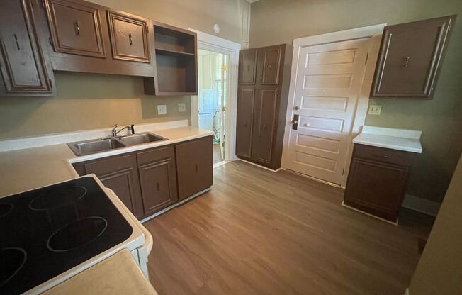 2 beds, 1 bath, $1,600