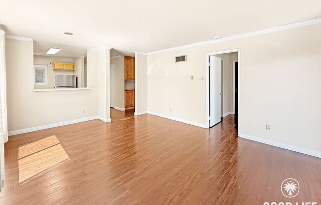 Modern Second-Story 2B/2BA in the Heart of San Diego with Resort-Style Amenities.