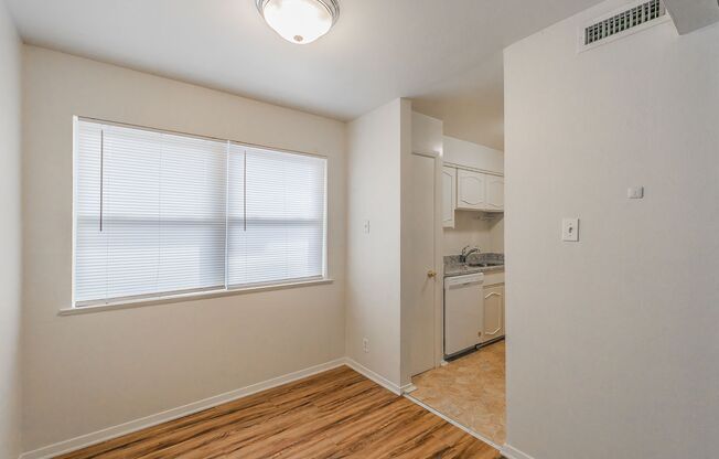 1 bed, 1 bath, $1,095, Unit # 11