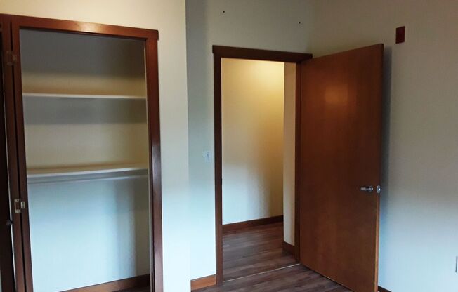 Beautiful Corner Condo In Central Location