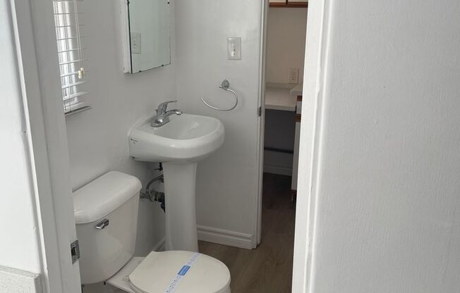 3 beds, 1 bath, $2,795, Unit 4310.5