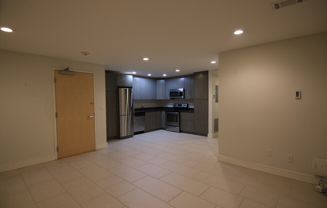 557 COLUMBUS AVE