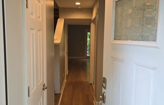 Charming 2-bedroom, 1-bath duplex unit