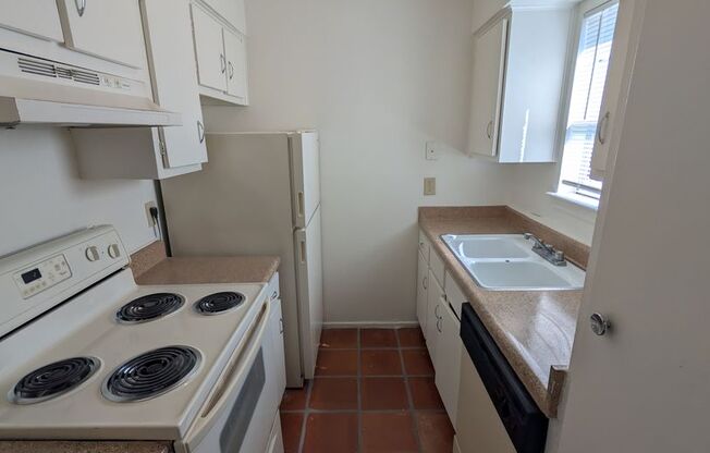 1 bed, 1 bath, 784 sqft, $790, Unit 55-B