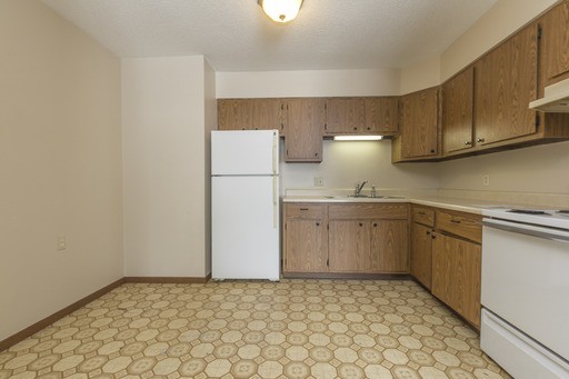 1 bed, 1 bath, 698 sqft, $595