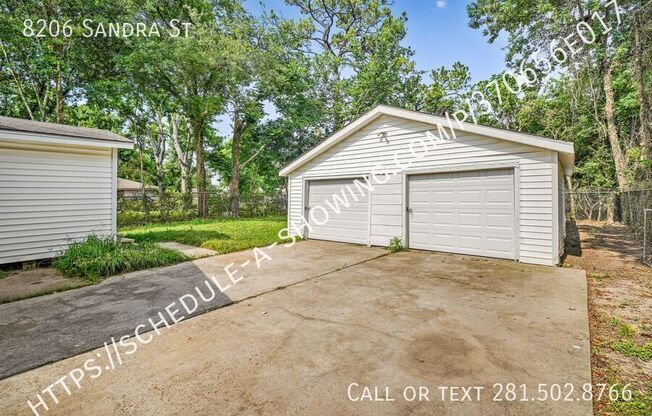 8206 SANDRA ST