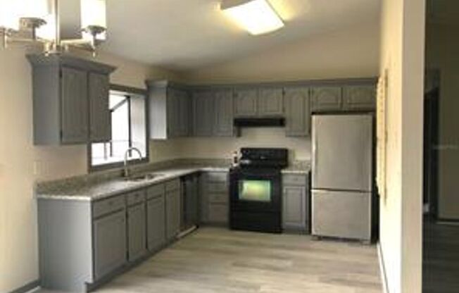 3 Bedroom / 2 Bath Deltona Home Available Now!