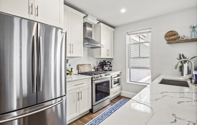 2 beds, 2 baths, 1,300 sqft, $4,650, Unit 14