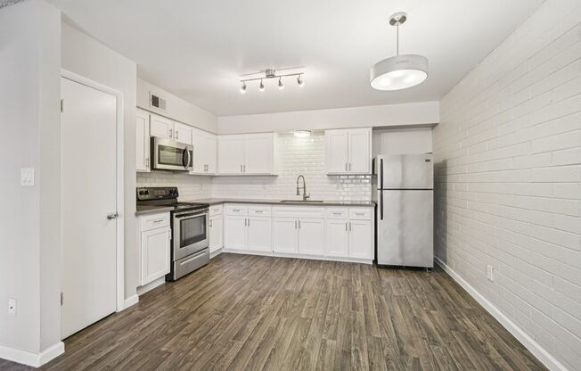 1 bed, 1 bath, 820 sqft, $1,149, Unit E051