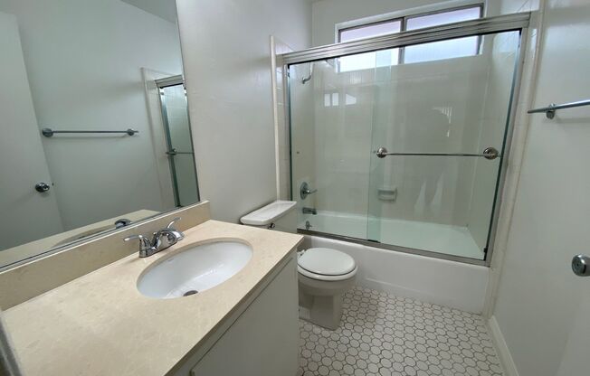 1 bed, 1 bath, 665 sqft, $1,995, Unit D