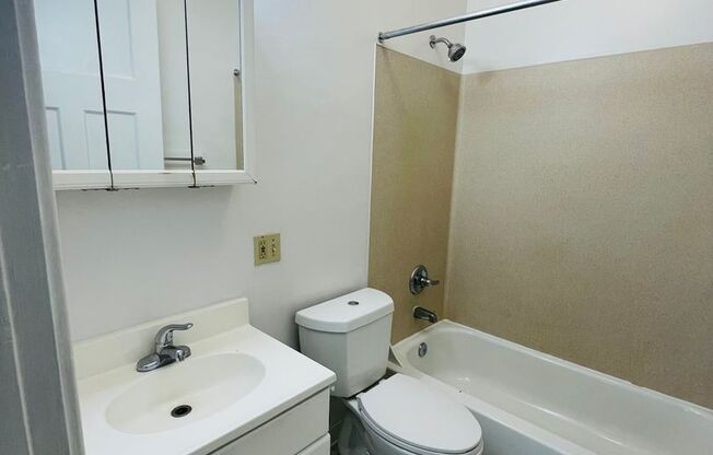Studio, 1 bath, 450 sqft, $1,450, Unit 318