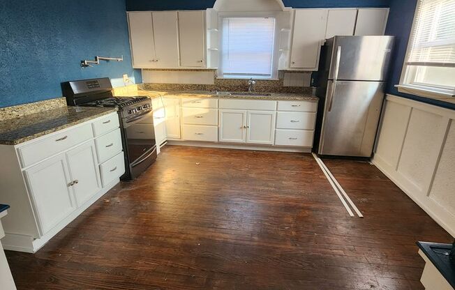 1 Bedroom With Appliances