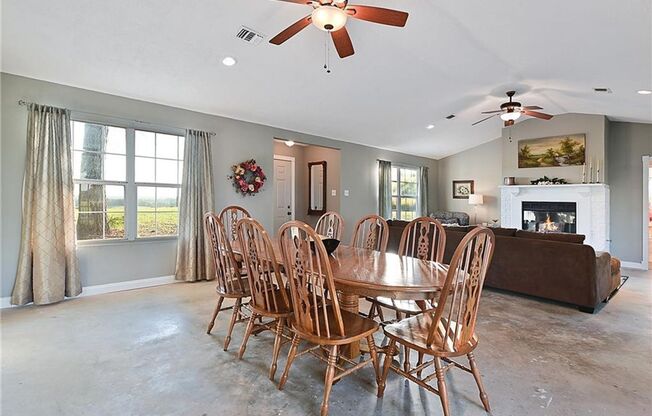 7 acres with 5 bed, 3 bath less than 25 minutes from town!