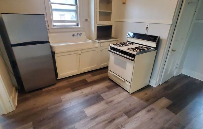 1 bed, 1 bath, $795, Unit Upper