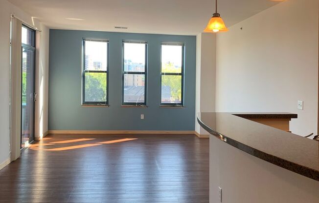 2 beds, 2 baths, $2,995, Unit Suite 1-505