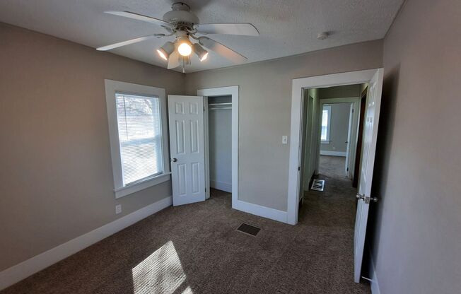 2 beds, 1 bath, $1,095