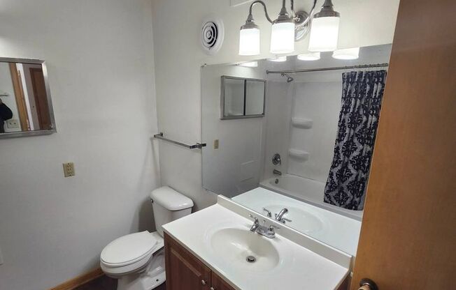 1 bed, 1 bath, $850, Unit APT-4