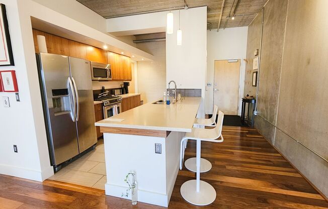 Incredible Top-Floor 1BR with Skyline Views - RENT SPECIAL