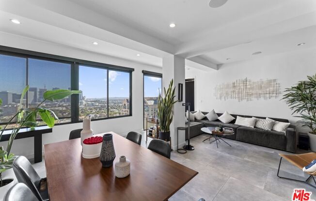 1 bed, 2 baths, 893 sqft, $4,999, Unit 1905