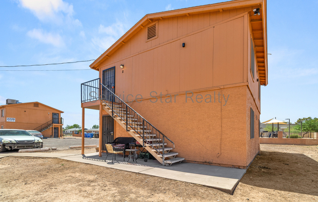 2222 E PUEBLO AVE