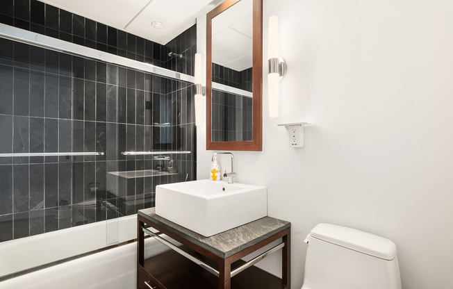 315 W 36 ST