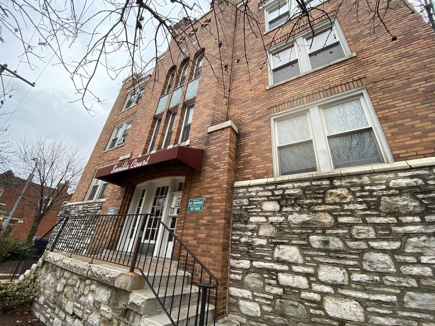 Studio, 1 bath, 400 sqft, $805, Unit 116