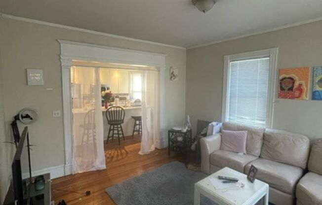 3 beds, 1 bath, $2,400, Unit 624 Smith #1