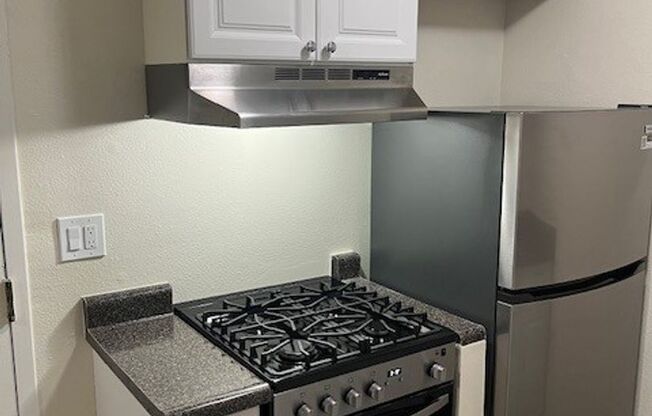 1 bed, 1 bath, $2,350, Unit 2