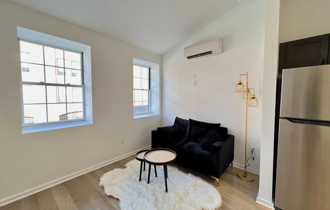 Studio, 1 bath, 414 sqft, $1,320, Unit 306