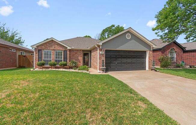 Wonderfully Maintained Home in the Katy Crossing