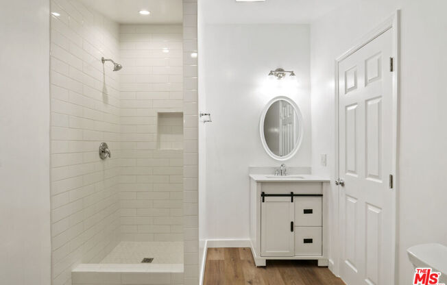 2 beds, 1.5 baths, 798 sqft, $3,899, Unit 607