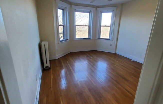 1 bed, 1 bath, $2,400, Unit 22