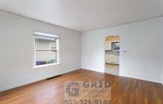 Charming 2 Bedroom Available in Popular N Kenton Neighborhood!