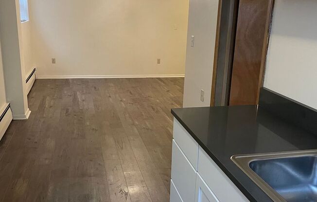 Studio, 1 bath, $895, Unit 3