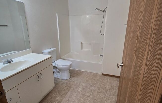 2 beds, 1 bath, 1,010 sqft, $1,269, Unit PL   7602