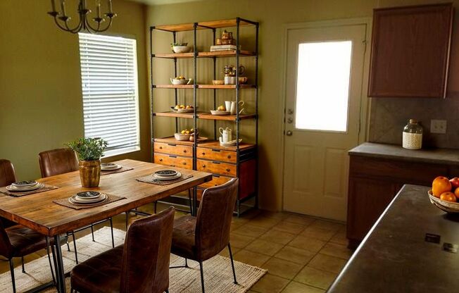 Spacious 3bdrm/2bth Home in Old Town Village!