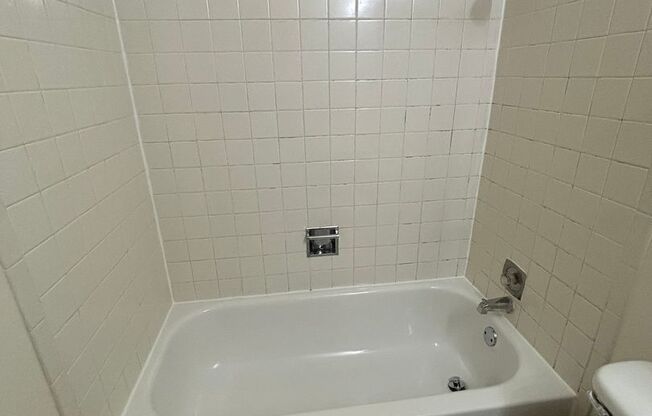 Studio, 1 bath, 360 sqft, $600, Unit 34