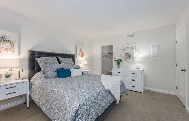 Bedroom at Harpers Point Apartments, Cincinnati, 45249