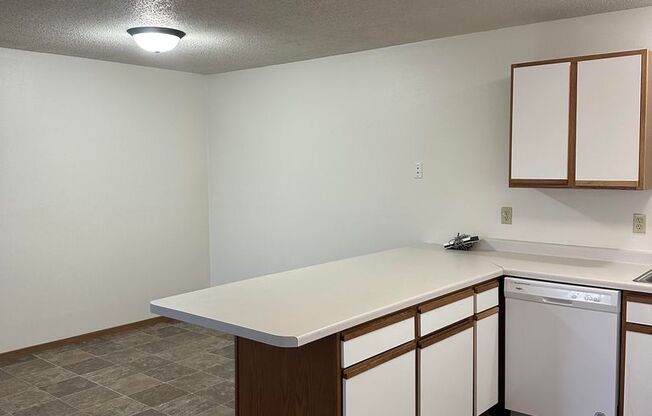 2 beds, 2 baths, $1,075, Unit 1704-307