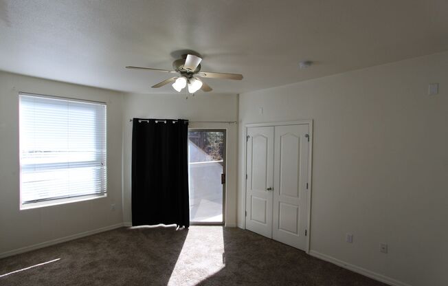 3 beds, 2 baths, $2,300, Unit UNIT 130