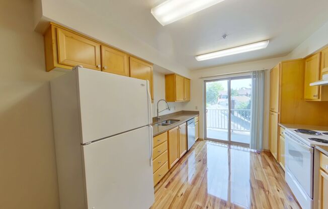 2 beds, 1 bath, $1,600, Unit 11