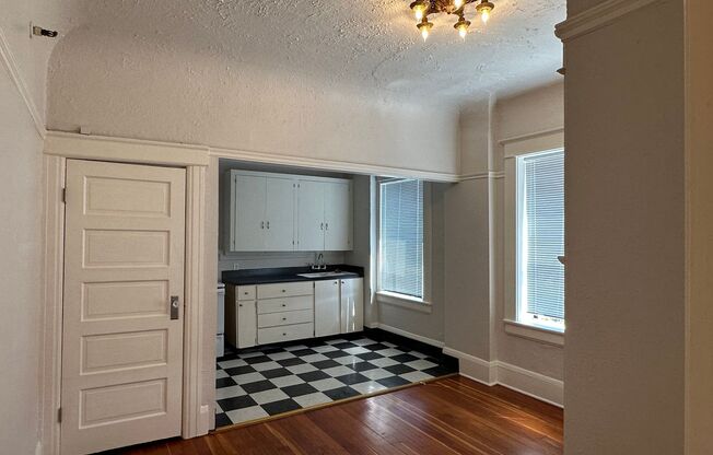 1 bed, 1 bath, 455 sqft, $1,095, Unit 310